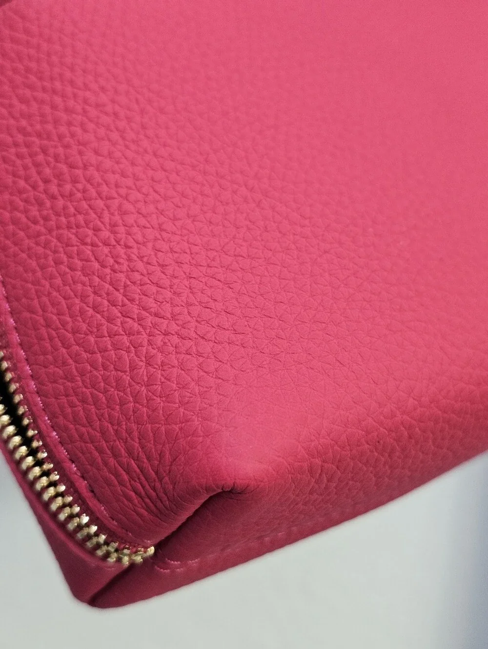 New MAISON de SABRÉ The Tech Pouch Shibuya Fuschia Leather